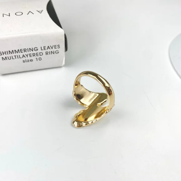 SOLD Vintage Women's Avon Gold Tone Shimmering Leaves Multilayered Ring Size 10. - Picture 4 of 5